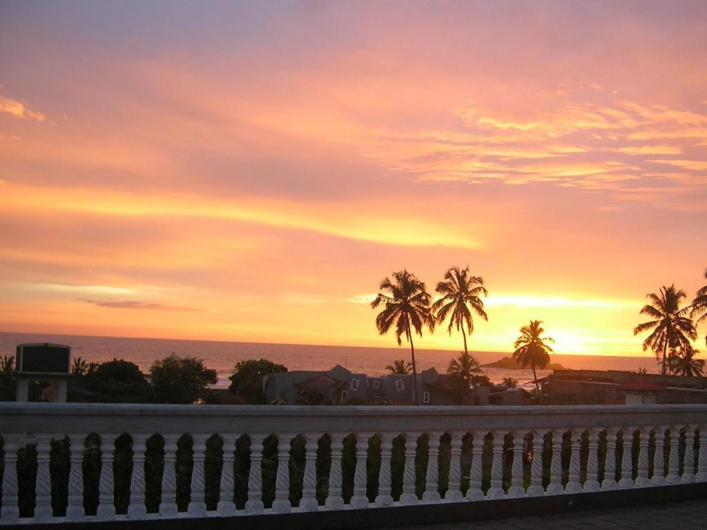 Sagarika Beach Hotel Moragalla Ngoại thất bức ảnh