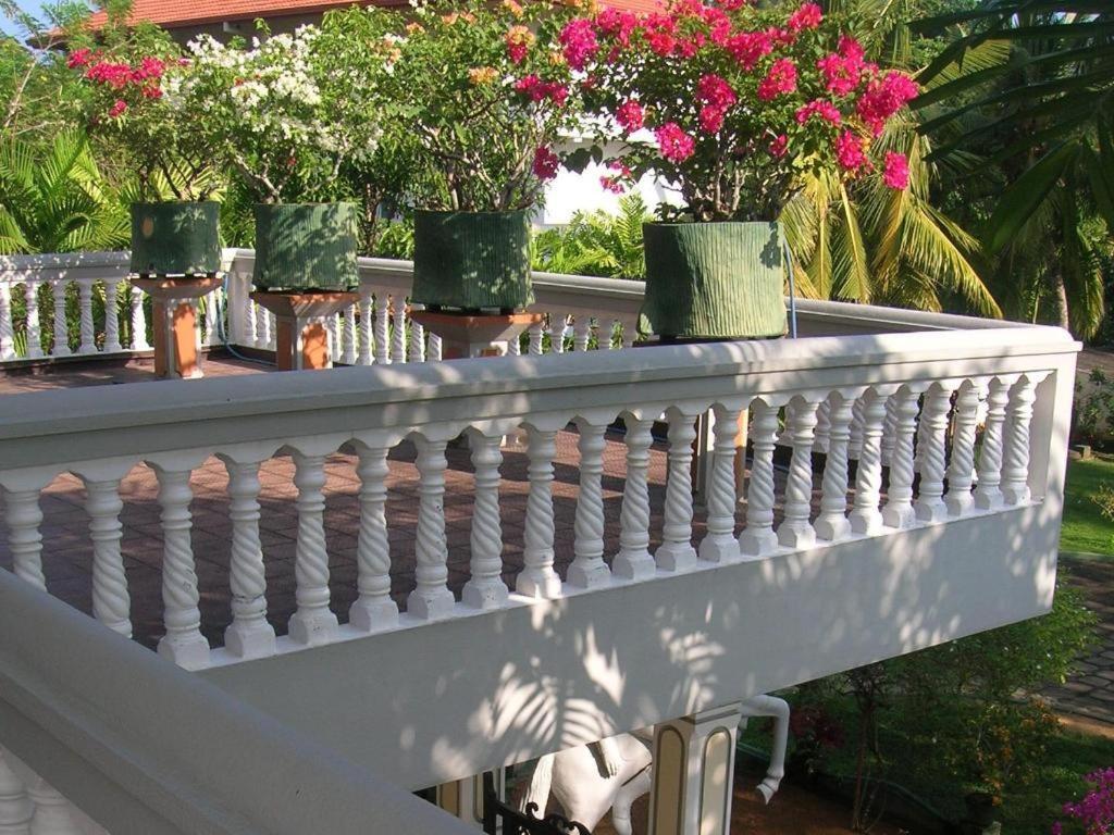 Sagarika Beach Hotel Moragalla Ngoại thất bức ảnh