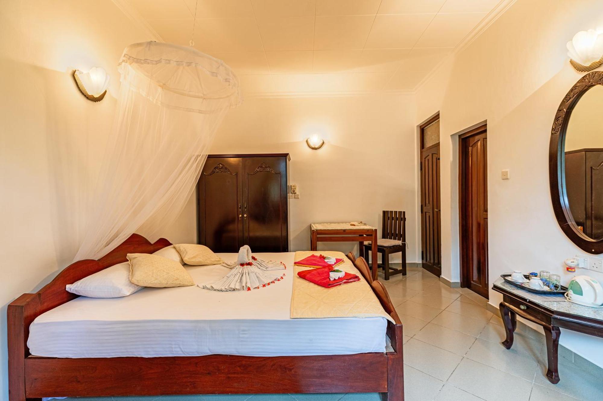 Sagarika Beach Hotel Moragalla Ngoại thất bức ảnh