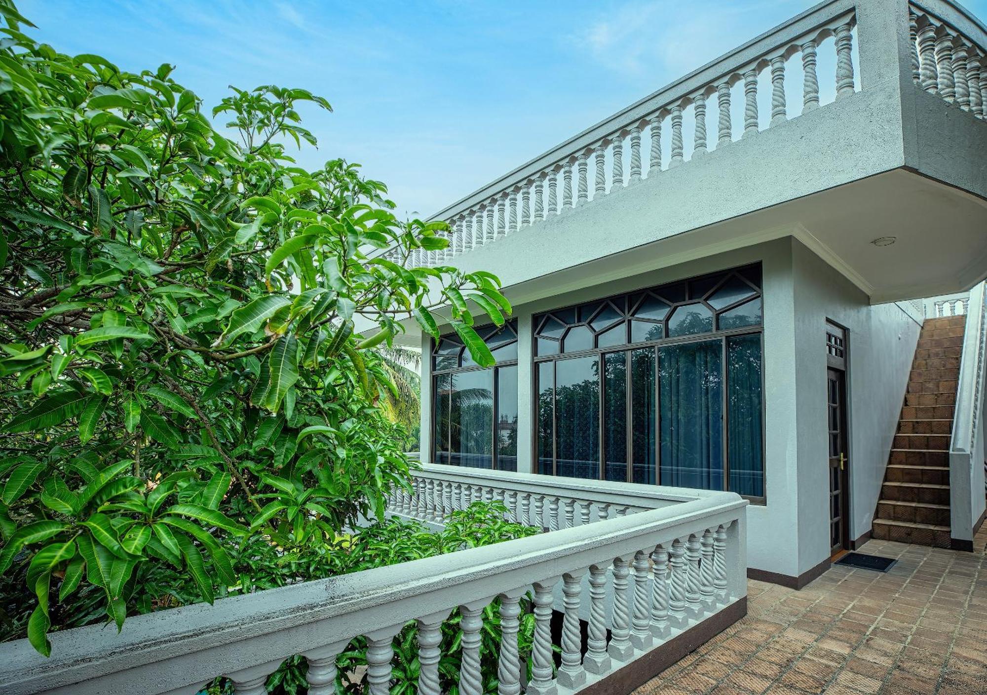 Sagarika Beach Hotel Moragalla Ngoại thất bức ảnh
