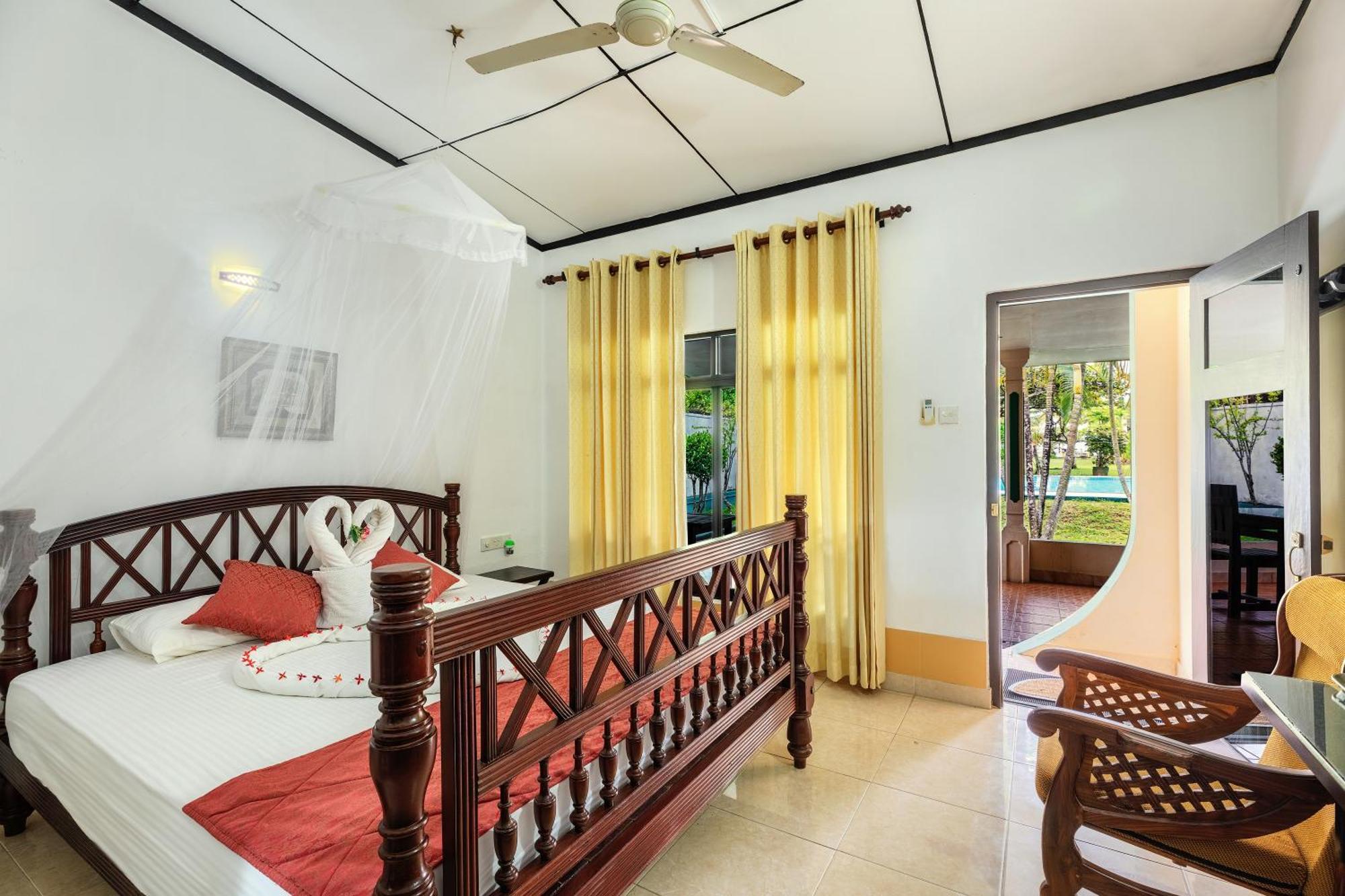 Sagarika Beach Hotel Moragalla Ngoại thất bức ảnh