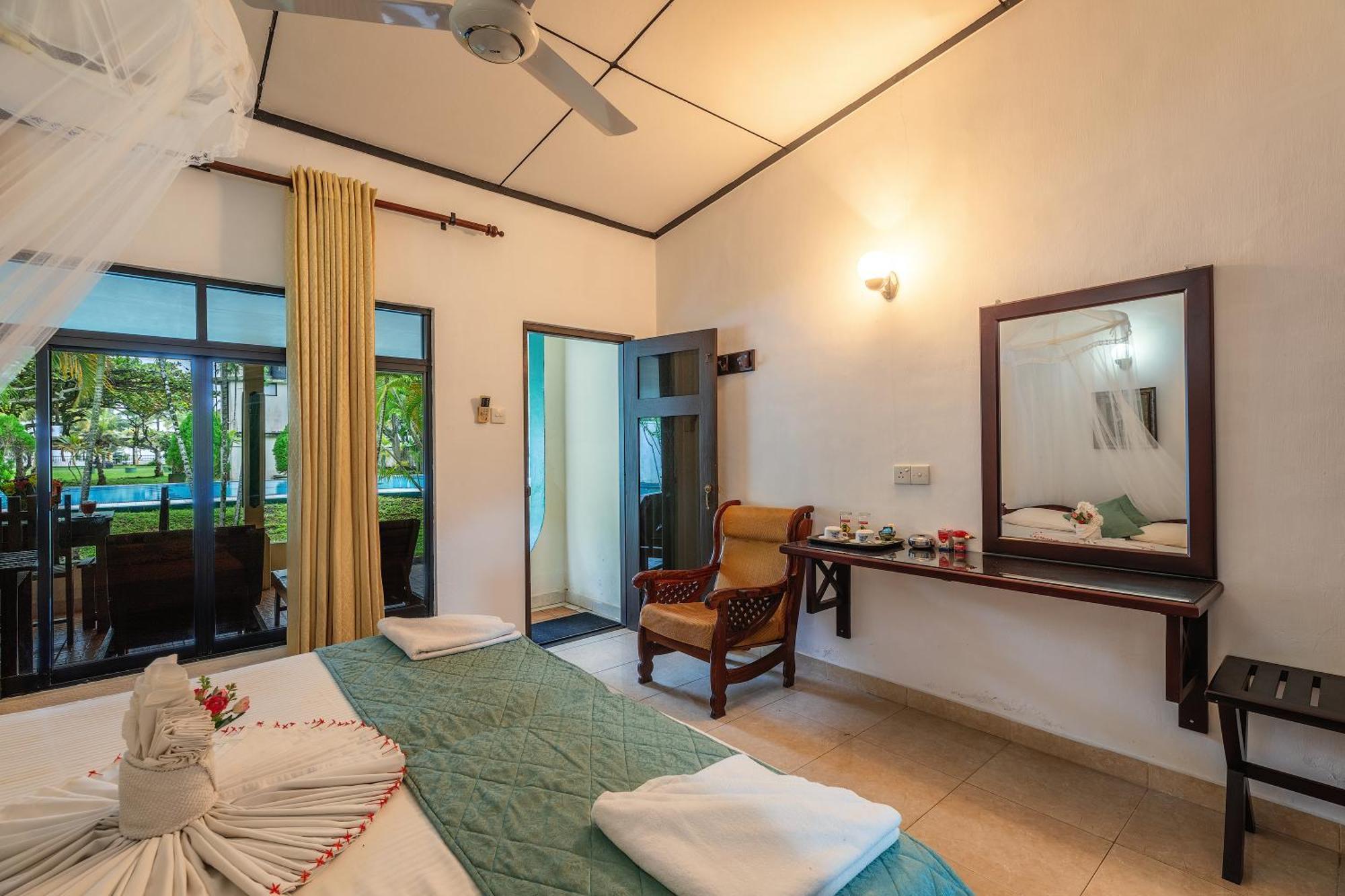 Sagarika Beach Hotel Moragalla Ngoại thất bức ảnh