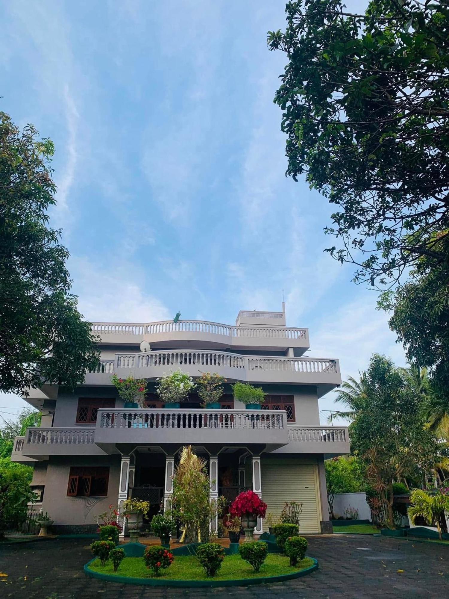 Sagarika Beach Hotel Moragalla Ngoại thất bức ảnh