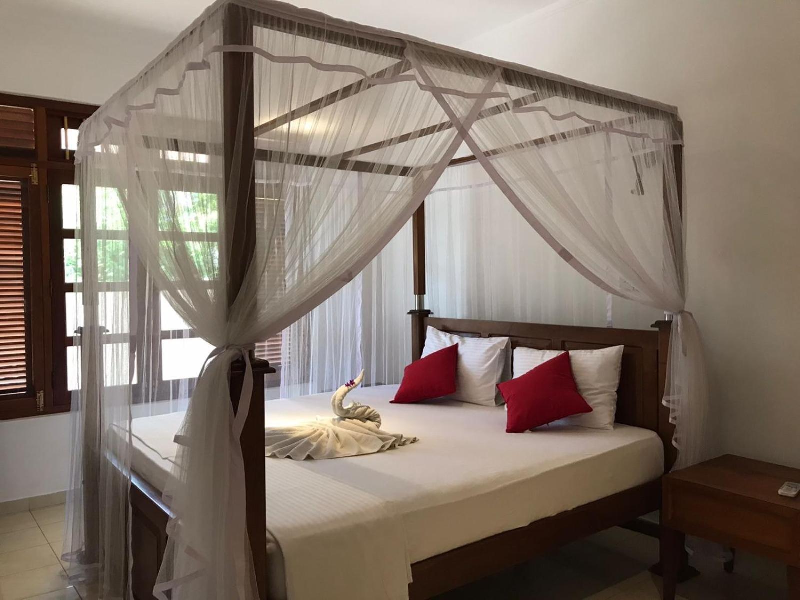 Sagarika Beach Hotel Moragalla Ngoại thất bức ảnh