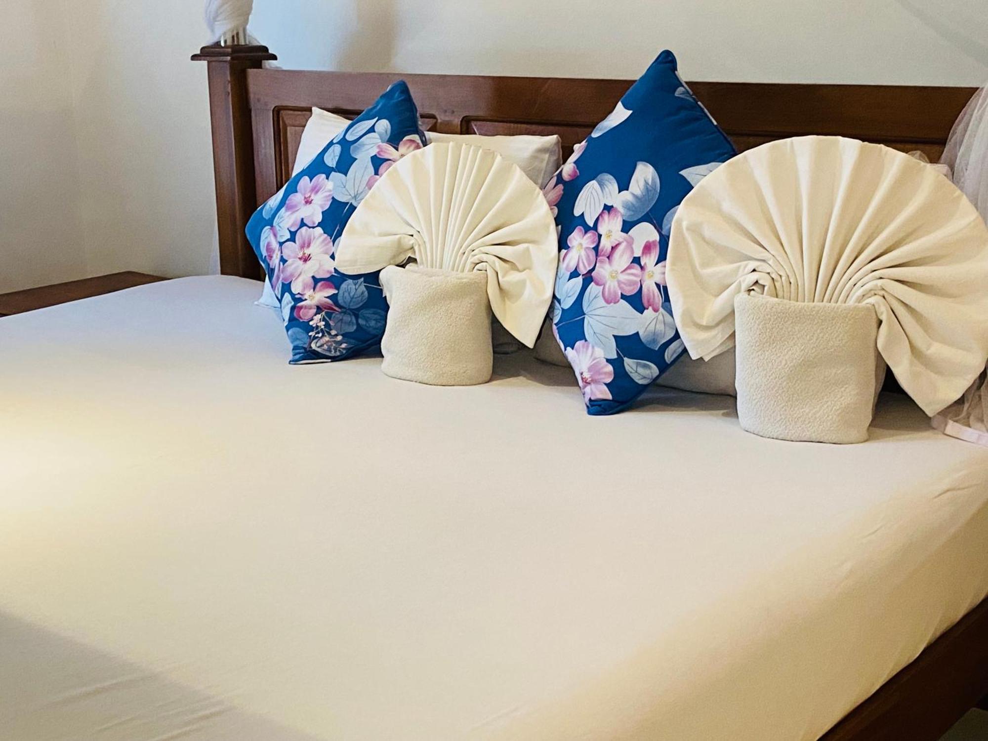 Sagarika Beach Hotel Moragalla Ngoại thất bức ảnh